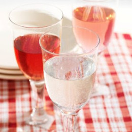 I love having a glass of wine with dinner every now and then, but when I am watching my points, I make a Wine Spritzer instead. It cuts the points and carbs in half. I prefer Pinot Grigio or a Riesling, but you can also use a Rose, Merlot or Chardonnay instead