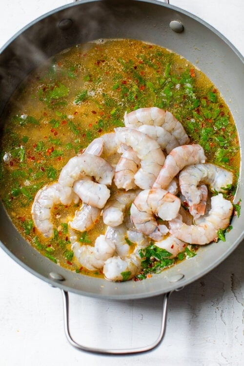 Shrimp with wine and lemon juice in a skillet
