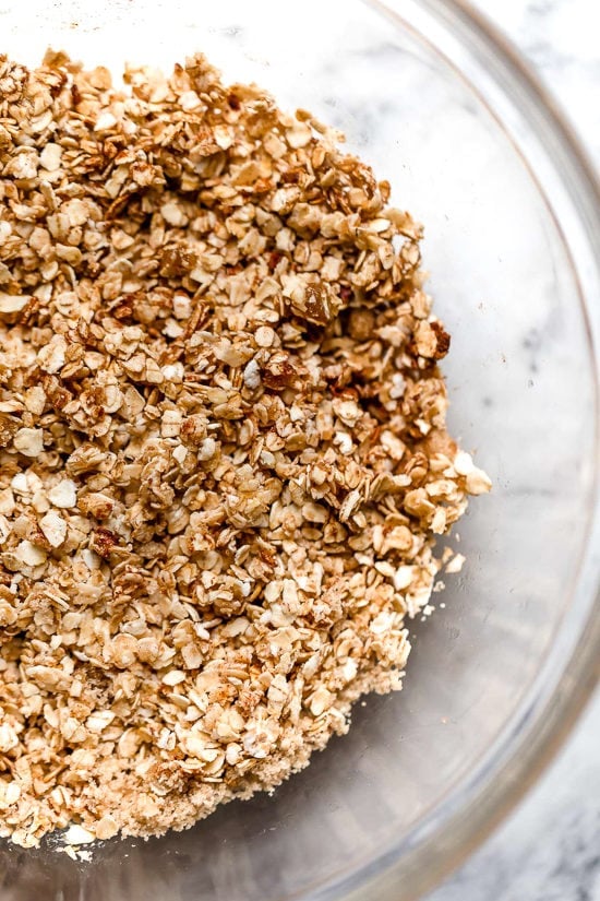 Oat and brown sugar crumble topping for homemade apple crisp