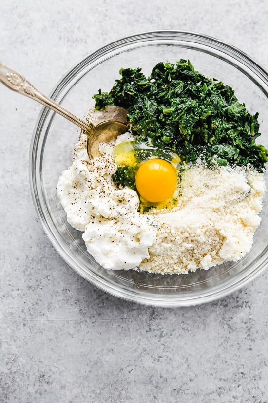 These EASY Spinach Lasagna Roll ups are totally delicious, perfect for entertaining or serving for weeknight meals. Individual vegetarian lasagnas filled with spinach and cheese are family-friendly, satisfying and perfect for portion control. It's also a great way to get your kids to eat spinach and no one will miss the meat!