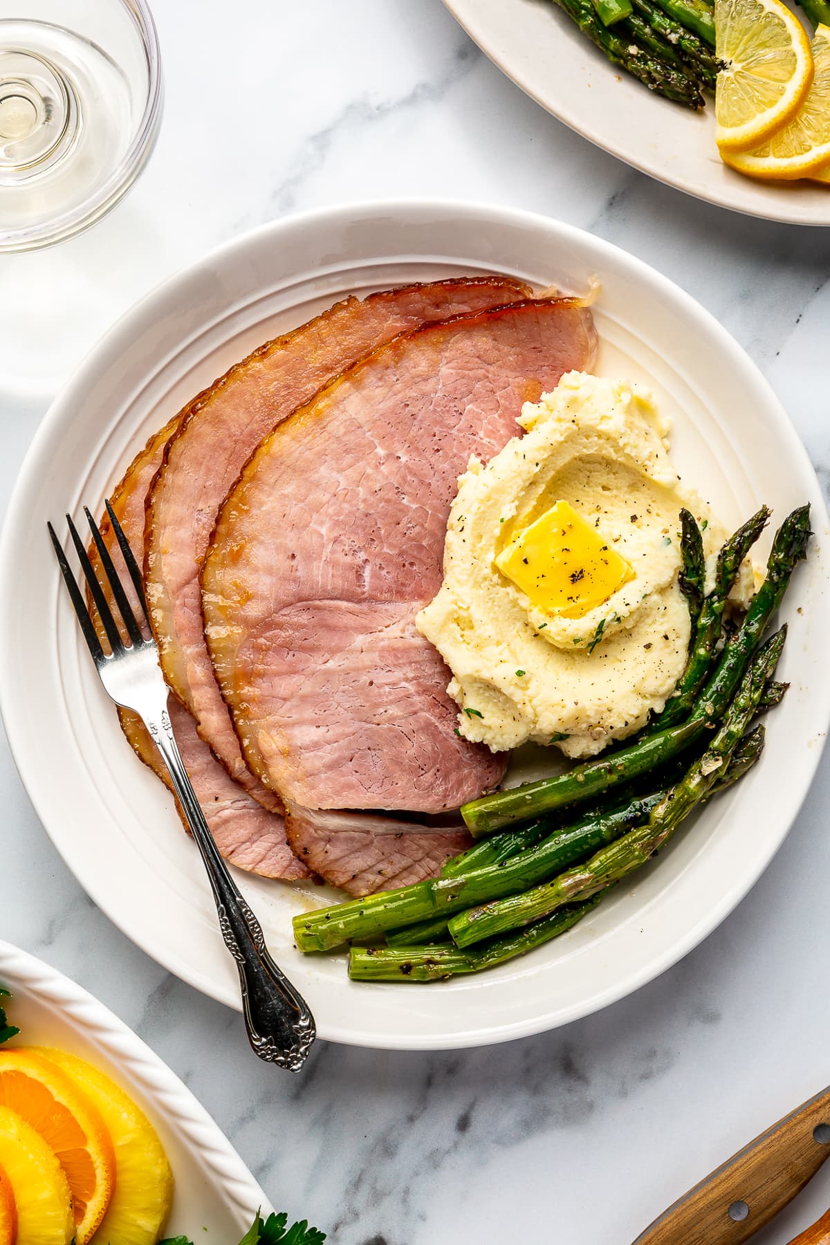 ham, mashed potatoes and asparagus