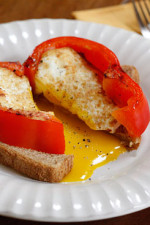 As I was thumbing through Everyday Food Magazine, I came across this recipe that I think is brilliant! It's like an egg-in-a-hole, but lighter and for those of you not eating carbs or gluten-free, a great alternative!