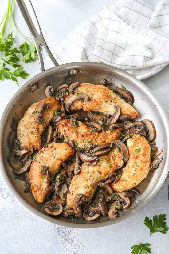 Chicken and Mushrooms in a Garlic White Wine Sauce is a great-tasting, 20-minute dish, perfect for those busy weeknights!