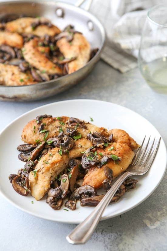 Chicken and Mushrooms in a Garlic White Wine Sauce is a great-tasting, 20-minute dish, perfect for those busy weeknights!