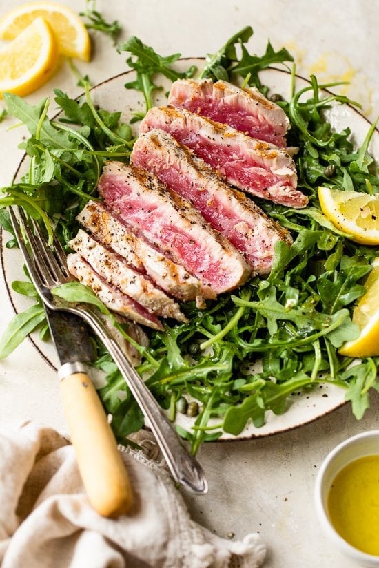 Grilled Tuna over Arugula with Lemon Vinaigrette