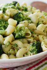 The Easiest Pasta and Broccoli Recipe that my whole family loves, including my kids. Only 5 ingredients and one pot, ready in under 15 minutes!