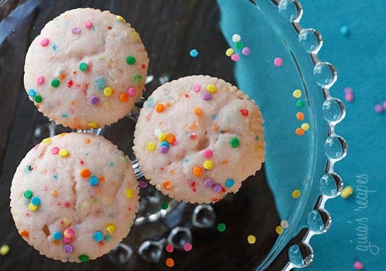 Sweet and tart pink lemonade cupcakes – these cupcakes just scream summer!