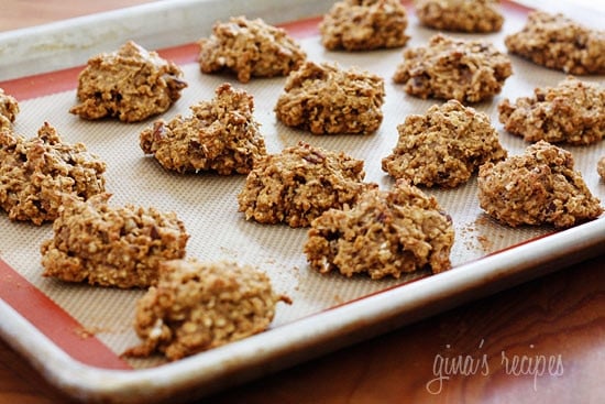Pumpkin Spiced Oatmeal Pecan Cookies – For the pumpkin obsessed! Chewy, low-fat oatmeal cookies made with quick oats, pumpkin, spices, and chopped pecans.