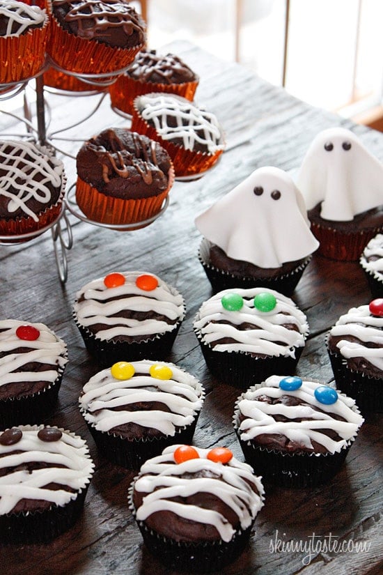 These are healthy Chocolate Mummy cupcakes with vanilla frosting, wouldn't these be so cute to bring to a Halloween party!