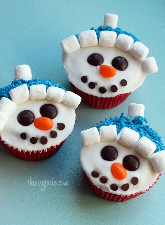 With Christmas just around the corner, these adorable holiday vanilla snowman cupcakes are low fat, easy to make and they are a hit with the kids!