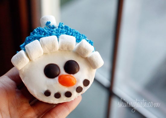 With Christmas just around the corner, these adorable holiday vanilla snowman cupcakes are low fat, easy to make and they are a hit with the kids!