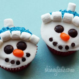 With Christmas just around the corner, these adorable holiday vanilla snowman cupcakes are low fat, easy to make and they are a hit with the kids!