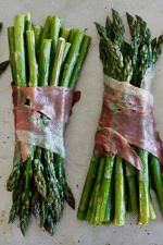 Nothing says Spring like the sweet taste of asparagus! Roasted prosciutto wrapped asparagus bundles that is, for a simple yet elegant side dish, perfect for Easter.