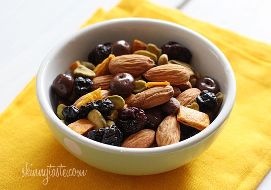 Hey Moms and Dads, I have been coming up with creative ways to make kids lunch healthy, fun and delicious and came across this easy trail mix recipe.