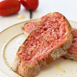 Pan con Tomate or Spanish Tomato Bread – This is what happens when I have a crusty loaf of bread and some fresh ripe tomatoes in my garden!