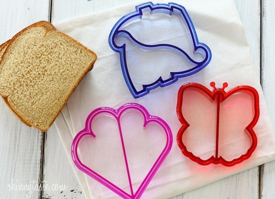 Hey Moms and Dads, I have been coming up with creative ways to make kids lunch healthy, fun and delicious and came across this easy trail mix recipe.