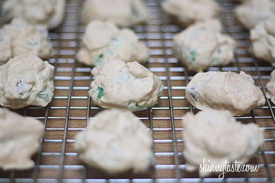 Easy light and airy cookies made with only 5 ingredients! If you like the combination of mint chocolate chip, then you'll love these little meringue clouds.