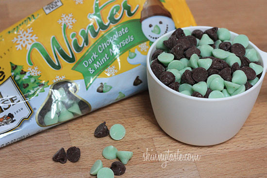 Easy light and airy cookies made with only 5 ingredients! If you like the combination of mint chocolate chip, then you'll love these little meringue clouds.