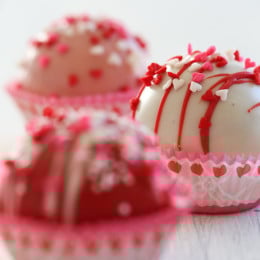 Happy Valentine's Day! My daughter is having a Valentine's Day party in school today, so I just wanted to share these cake pops adapted from my skinny cake pop recipe I did a few months back to bring to her class.