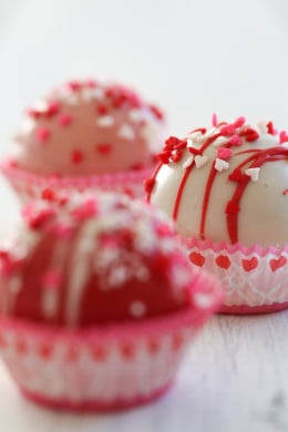 Happy Valentine's Day! My daughter is having a Valentine's Day party in school today, so I just wanted to share these cake pops adapted from my skinny cake pop recipe I did a few months back to bring to her class.