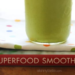 Start the morning RIGHT with this super delicious, creamy green smoothie made with frozen banana, baby spinach, fresh mango, hemp seeds and almond milk.