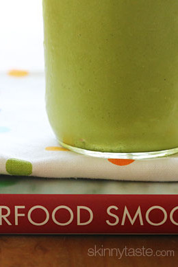 Start the morning RIGHT with this super delicious, creamy green smoothie made with frozen banana, baby spinach, fresh mango, hemp seeds and almond milk.