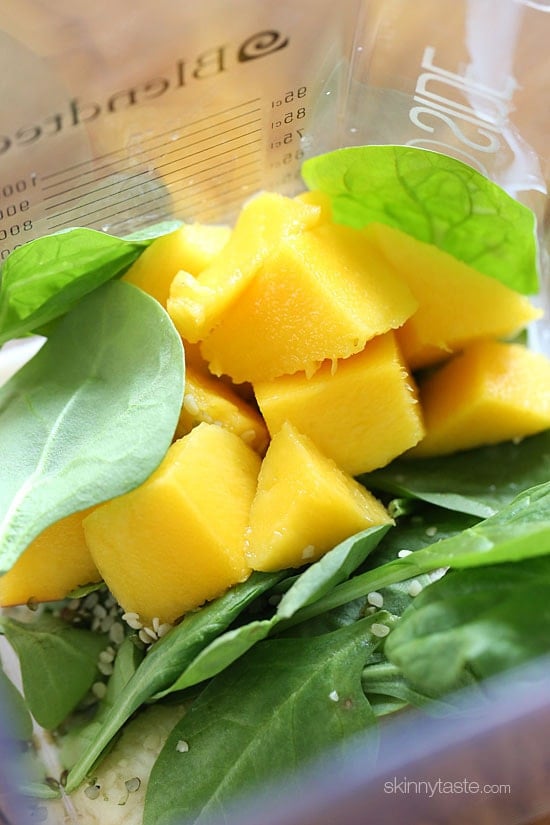 Start the morning RIGHT with this super delicious, creamy green smoothie made with frozen banana, baby spinach, fresh mango, hemp seeds and almond milk.