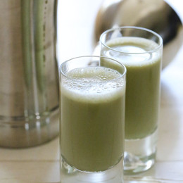 These healthy matcha green tea energy shots give you a BLAST of antioxidants, the perfect afternoon pick-me-up for a healthy Happy Hour!
