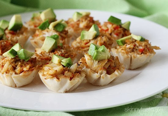 Quick and easy crab and avocado phyllo bites! These bite sized appetizers filled with fresh lump crab meat are the perfect finger food treat to any party.