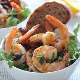 Sauteed shrimp with garlic, dried chilies and lemon juice – it's spicy, garlicky, acidic and sooooo good! You can serve this as an appetizer or for dinner