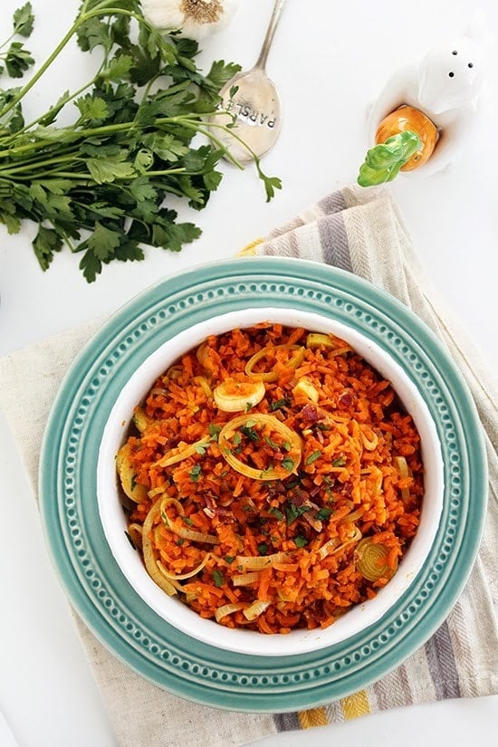 While you dig your fork into this fluffy bowl of spiralized carrot "rice" leek risotto with bacon, you won’t believe it’s not real rice.