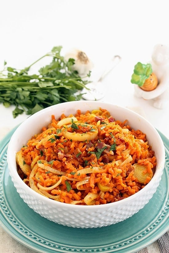 While you dig your fork into this fluffy bowl of spiralized carrot "rice" leek risotto with bacon, you won’t believe it’s not real rice.