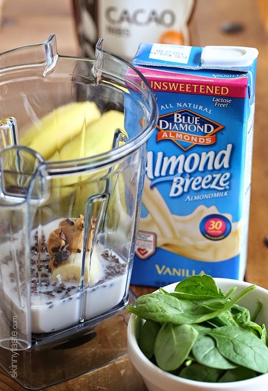 This protein-packed Superfood PB Banana and Cacao Green Smoothie is packed with loads of nutrients and vitamins like antioxidants, fiber and magnesium.