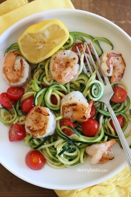 Spicy shrimp with garlic, zucchini noodles (zoodles), tomatoes and a squeeze of lemon – I just inhaled this EASY low-carb, gluten-free, paleo-friendly dish for lunch which took less than 20 minutes to make, start to finish and it was DELICIOUS!