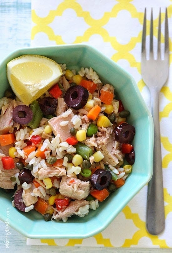 Italian tuna and brown rice salad is wonderful, easy lunch using basic pantry items such as tuna, brown rice, capers and good quality chopped olives plus some frozen mixed vegetables and fresh lemon juice.