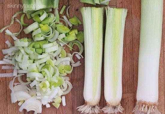 This creamy cauliflower leek soup is so quick and easy to make, you can whip up any night of the week! It's the perfect light soup if you want to have this as a first course, and leftovers are perfect for lunch.