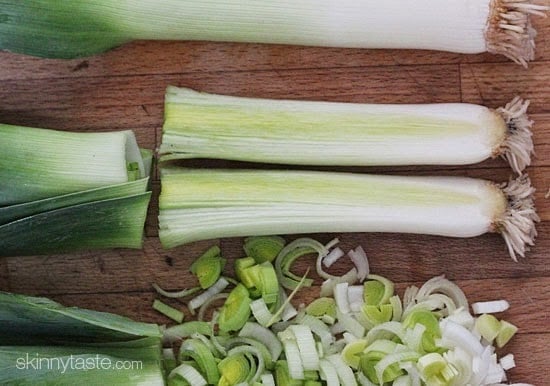This creamy cauliflower leek soup is so quick and easy to make, you can whip up any night of the week! It's the perfect light soup if you want to have this as a first course, and leftovers are perfect for lunch.
