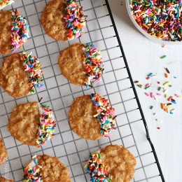 These White chocolate dipped lace oatmeal cookies are to die for ! They're light on calories and perfect for any festive occasion!