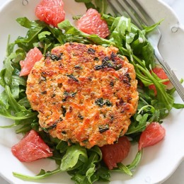 These delicious, healthy Healthy Salmon Quinoa Burgers, made with wild salmon, quinoa, and kale are loaded with good-for-you omegas and tons of protein!