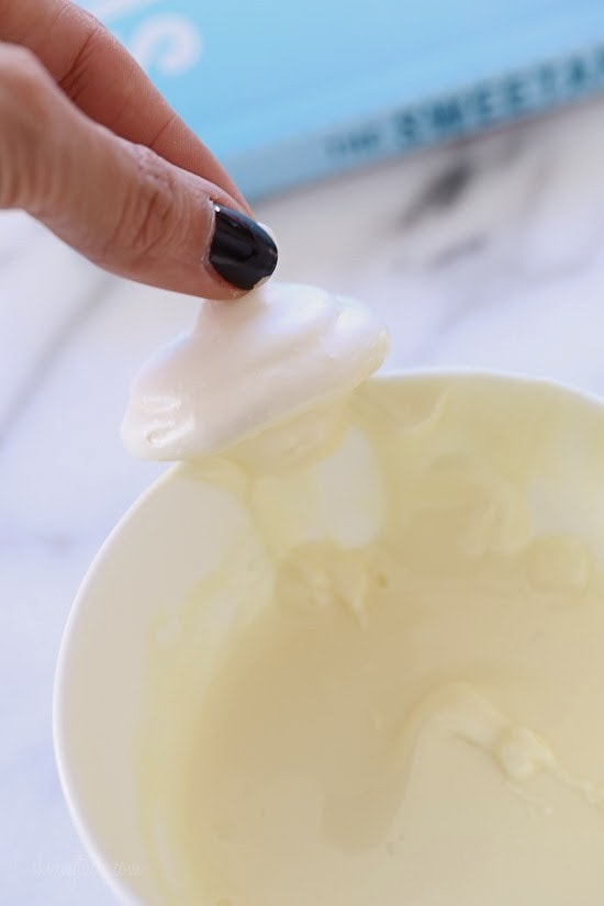 Sprinkle Dipped Meringues Sprinkle Dipped Meringues – Melt-in-your-mouth meringues dipped in white chocolate and sprinkles!