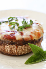 Veggie Lasagna Stuffed Portobello Mushrooms, stuffed with spinach, bell peppers, cheese and marinara sauce – a delicious meatless meal that's low-carb and pretty genius!