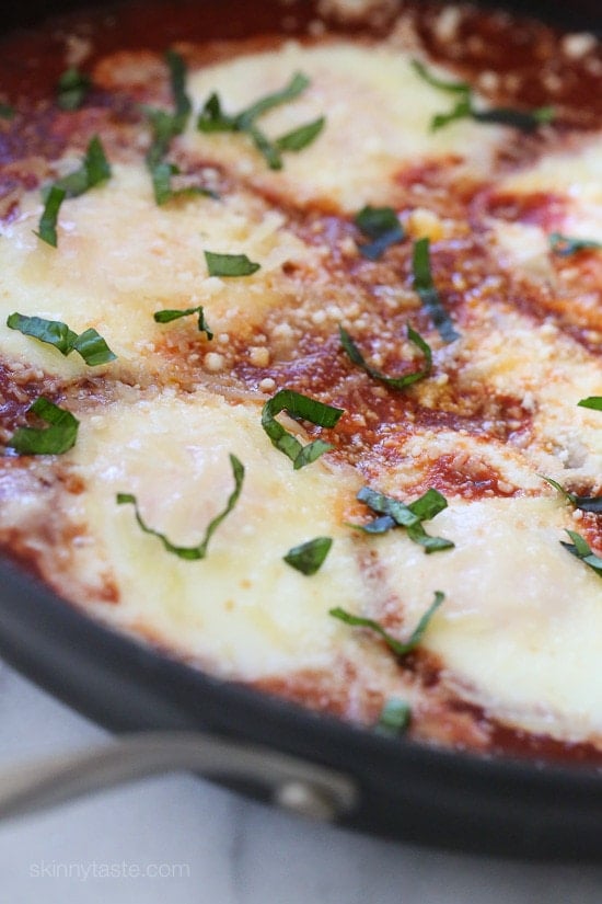 Eggs Pizzaiola Eggs Pizzaiola – eggs poached in a flavorful tomato sauce topped with Parmigiano-Reggiano and Pecorino Romano cheese, you'll think you're having the best tasting raviolis ever! Easy, high protein, low carb and ready in less than 20 minutes.
