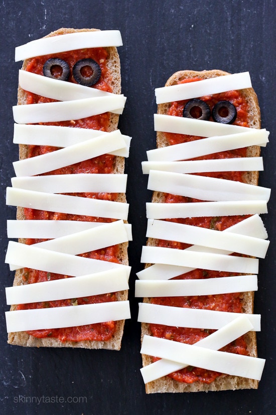 French Bread Pizza Mummies These EASY French bread pizzas are perfect for your next Halloween party, for kids or adults! Just 4 ingredients and about 15 minutes to make!
