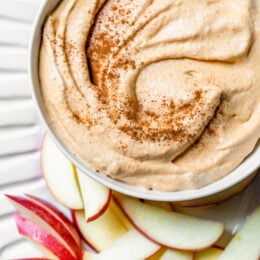 Pumpkin Pie Dip with sliced apples.