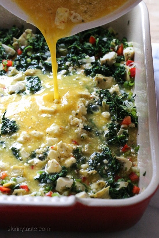 Spinach, Artichoke and Feta Breakfast Bake Eggs, spinach, artichokes and Feta cheese – a healthy breakfast casserole, perfect to feed a crowd or to make ahead for meal prep to heat up for the week.