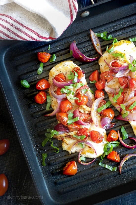 Chicken with Roasted Tomato and Red Onions Chicken with Roasted Tomato and Red Onions – quick, light, and easy weeknight chicken dish.