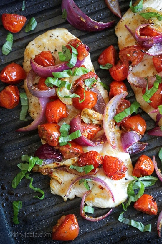 Chicken with Roasted Tomato and Red Onions Chicken with Roasted Tomato and Red Onions – quick, light, and easy weeknight chicken dish.
