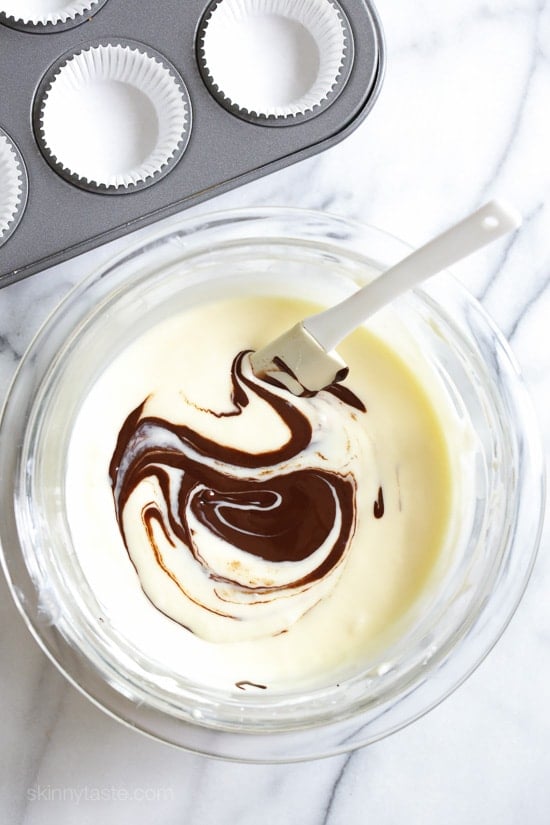 Delicious, creamy and lighter than traditional chocolate cheesecake made with just FIVE ingredients, so easy!