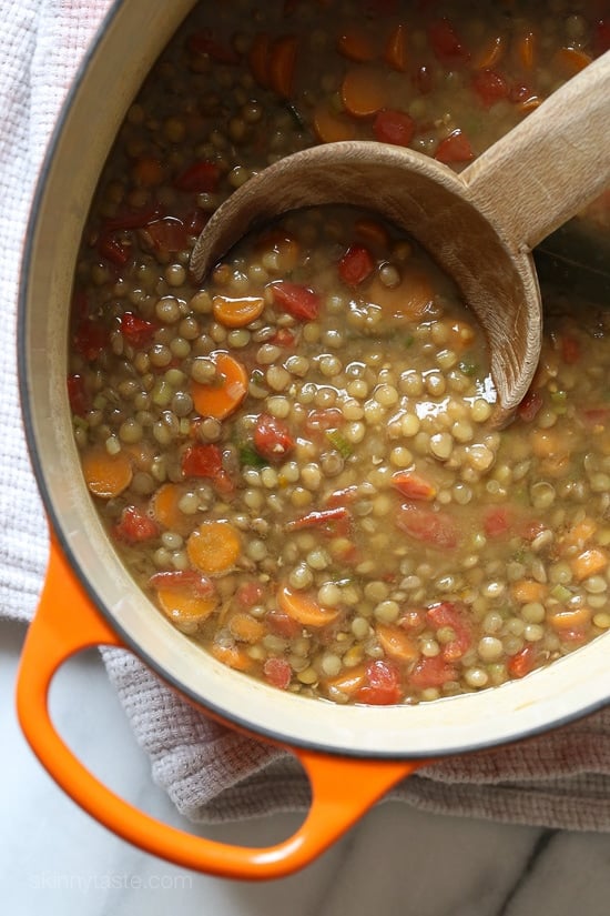 For busy families looking for delicious, healthy meals that will keep everyone’s stomachs full and happy, lentils and rice with eggs and bacon are economic, easy to prepare and make enough for plenty of leftovers!