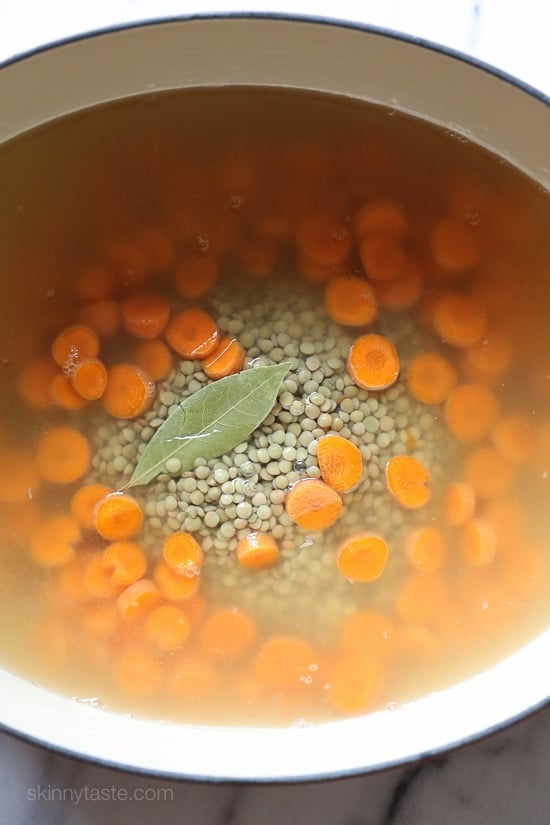 For busy families looking for delicious, healthy meals that will keep everyone’s stomachs full and happy, lentils and rice with eggs and bacon are economic, easy to prepare and make enough for plenty of leftovers!